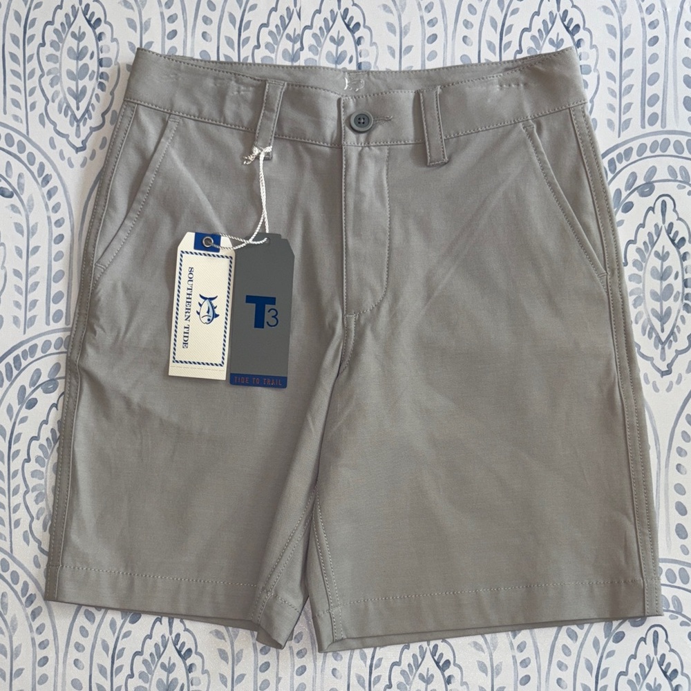 New Southern Tide T3 Performance Boys Flat Front Grey Shorts Size 6 NWT